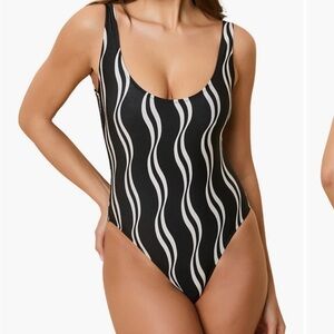 Black and White Wave Pattern Swimsuit